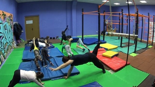 НаРодная ГимнАсТиКа 45-1 в Клубе Воздушно-Силовой Атлетики. СКК "Вместе" смотреть онлайн