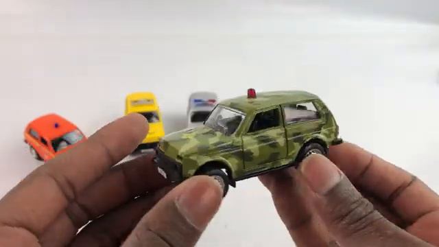 Металлическая машинка Play Smart 1:50 «Служебная Нива: LADA 2121» 10 см. 6540 Автопарк, инерционная смотреть онлайн