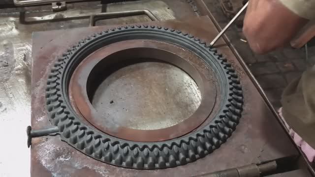 Процесс производства шин на местном заводе смотреть онлайн