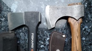 Тест топоров ПетроградЪ Рославль V и Fiskars X5.