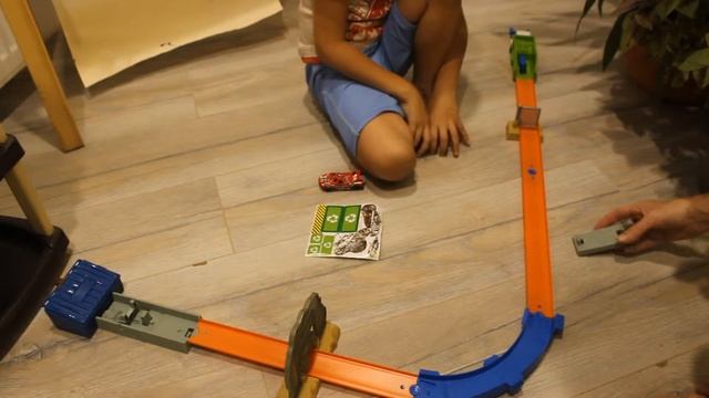 Распаковка Хотвилс трассы. Unpacking Hot Wheels.МАШИНКИ