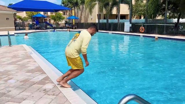 Платоха Моха и папа посещают 3D музей художественного искусства смотреть онлайн