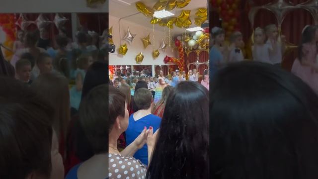 София закончила детский сад. Май 2023. Выпускница🌟🎓 смотреть онлайн
