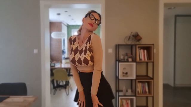 Polishgirl in heels secreatry outfit black pantyhose and black skirt смотреть онлайн