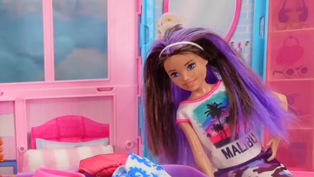 Disney Encanto Doll Family Packs and Moves to a New Beach House смотреть онлайн