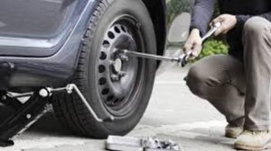 Как надо менять колесо