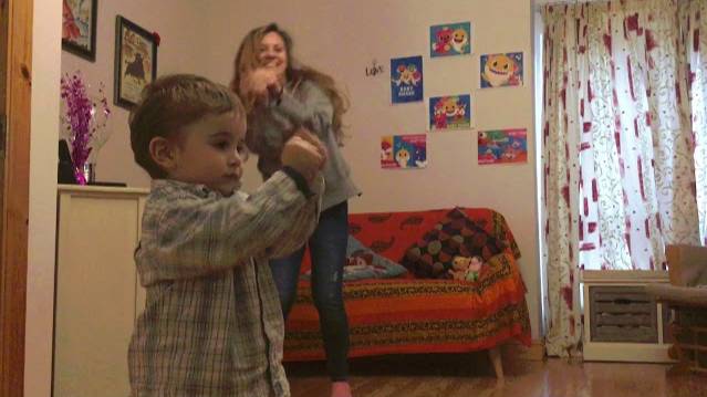 WE LOVE PINKFONG BABY SHARK - Lorenzo & Mummy смотреть онлайн