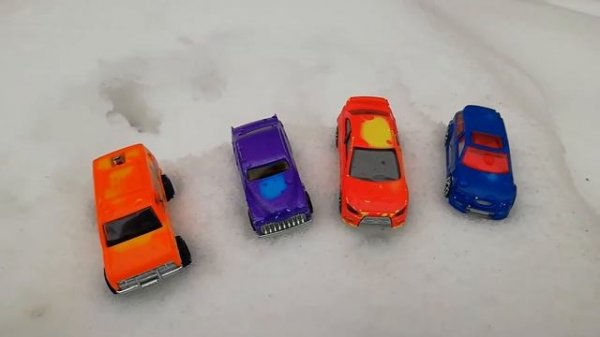 Волшебные превращения машинок на снегу! Magical transformation of machines in the snow!