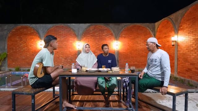 USAHA FRIED CHICKEN BANGKRUT GARA GARA DUIT MODAL DIGAWE JUDI | VIGA DOYOK PEMUDA KOCAK DESA HAHAHA смотреть онлайн