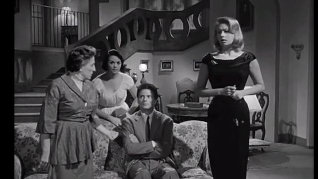 Dorian Gray e Titina De Filippo in Totò Peppino e i fuorilegge - смотреть онлайн