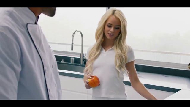 Am I Distracting You   Elsa Jean