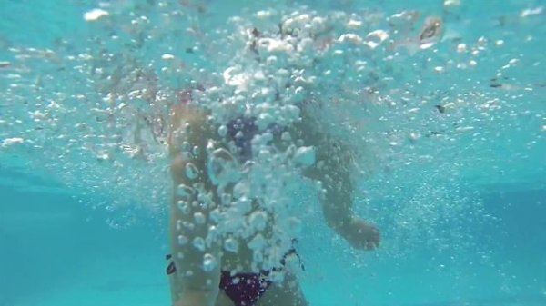 Newborn dives. Baby dives. How to teach a child to swim and dive.