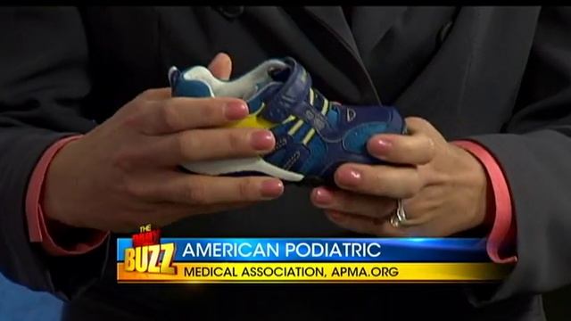 Choosing the Right Children's Shoe - The Daily Buzz смотреть онлайн