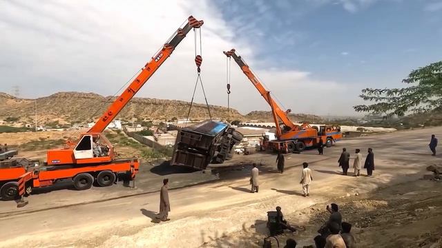 How to get a wrecked truck off the road is a tough very hord works смотреть онлайн