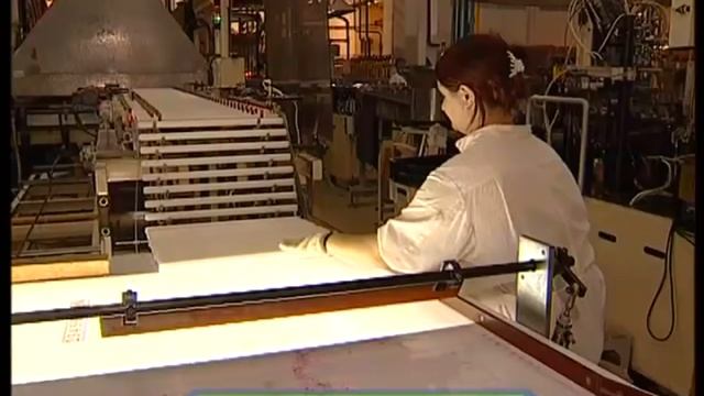 Галилео | Можно ли загореть под лампой дневного света?  [Fluorescent Lamps]