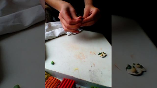 (Еда для кукол) как сделать яичницу для кукол из пластилина ? смотреть онлайн
