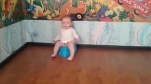 Лиза на горшке