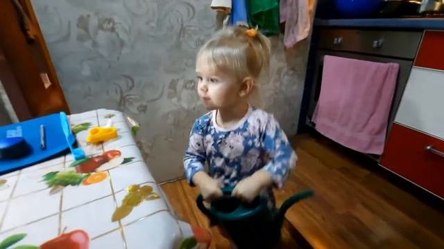 Прививка. Концерт. Пеку хлеб. Нянькаюсь и крою постельное белье.