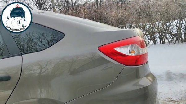 параллельная парковка с автомобилями - пример обучения вождению автомобиля на занятии.