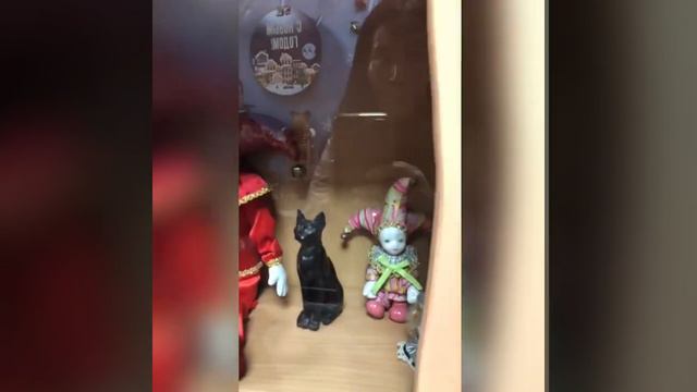 Выставка фарфоровых кукол и игрушек в книжном магазине "Раритет" города Бишкека смотреть онлайн