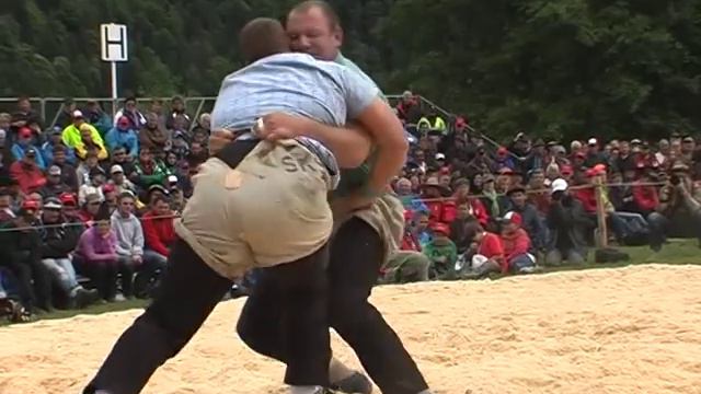 Schwingen; Andergg Simon Gewinnt Das Schwarzsee-Schwinget 2011