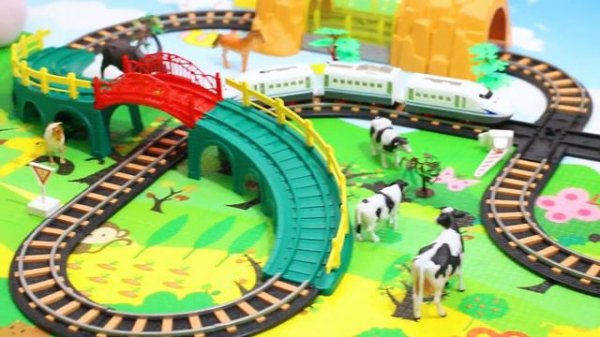 Ариана и папа будут распаковывать и собирать новую детскую железную дорогу | VLOG Arishka Play Time