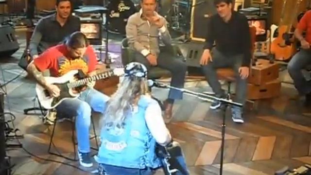 Zakk Wylde and Andreas Kisser - Red House by Jimi Hendrix (in Altas Horas) смотреть онлайн