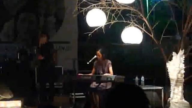 frau ft. ugoran prasad - sepasang kekasih yang pertama bercinta di luar angkasa смотреть онлайн