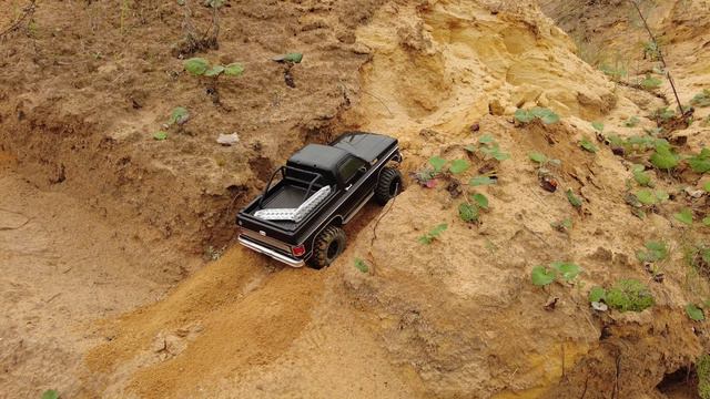Blazer K5 от FMS штурмует подьем.