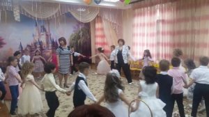 Лева. Выпуск. Песня про воспитателя