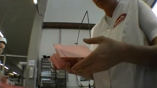 Галилео  Как делают съедобную бумагу?