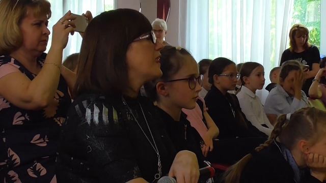 Художественный руководитель во время премьеры - Часть 1 смотреть онлайн