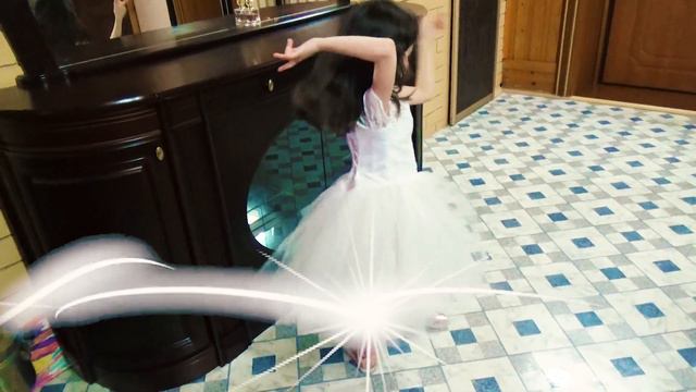 #PretendPrincess&playing Айлин хочет стать принцессой и скучает по друзьям. смотреть онлайн
