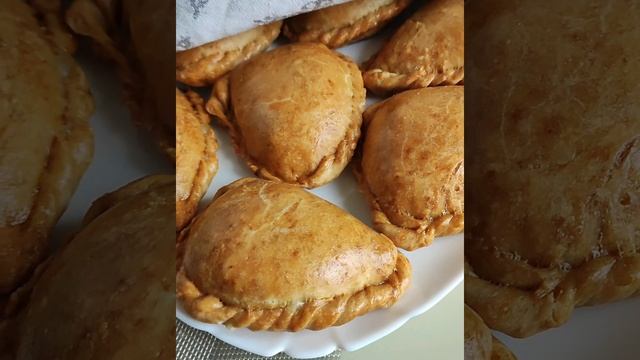 Напекла пирогов