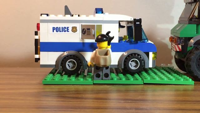 LEGO Police Bank Truck Hijacked смотреть онлайн