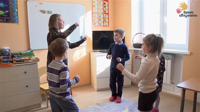 Один день в детском центре Яркие Ладошки г. Руза смотреть онлайн