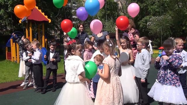 2016.05.25. Выпускной в садике 1375. Запуск шариков смотреть онлайн