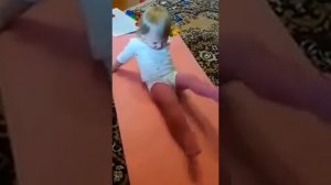 Дети делают зарядку