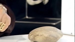 Галилео  Как разбить камень рукой?