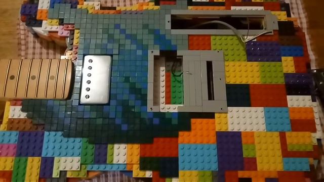 Playable Lego Guitar build Ep6 (final) - Multi-Coloured MadMan Makes смотреть онлайн