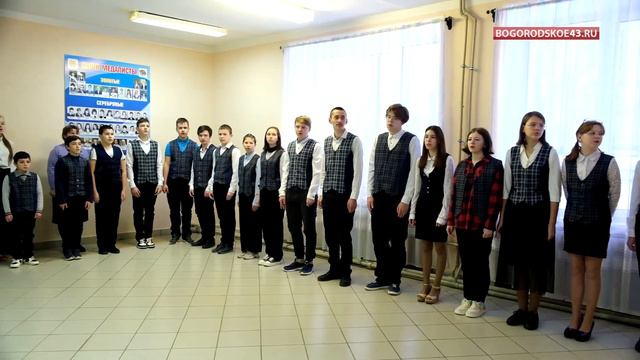 Исполнение гимна России в Ошланской школе смотреть онлайн