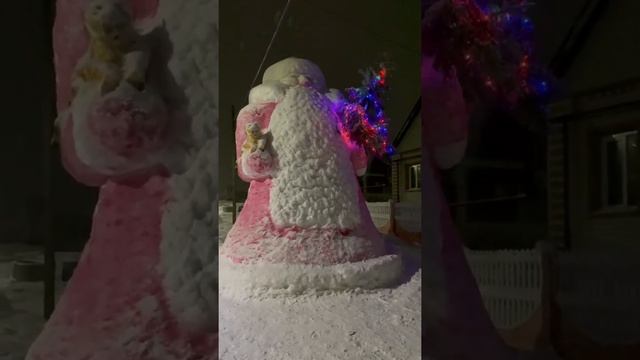 Самый большой Дед Мороз 🧑🎄 из снега смотреть онлайн