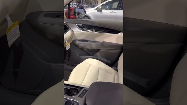 Madeleine Bernaiche ( Cadillac XT6 ) смотреть онлайн