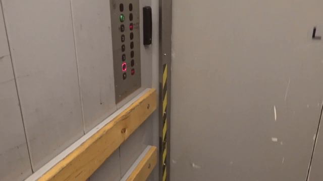 Amazing Old 1985 updated KONE Roped Hydraulic Freight Elevator/Lift@FORUM SC, Helsinki, Finland смотреть онлайн