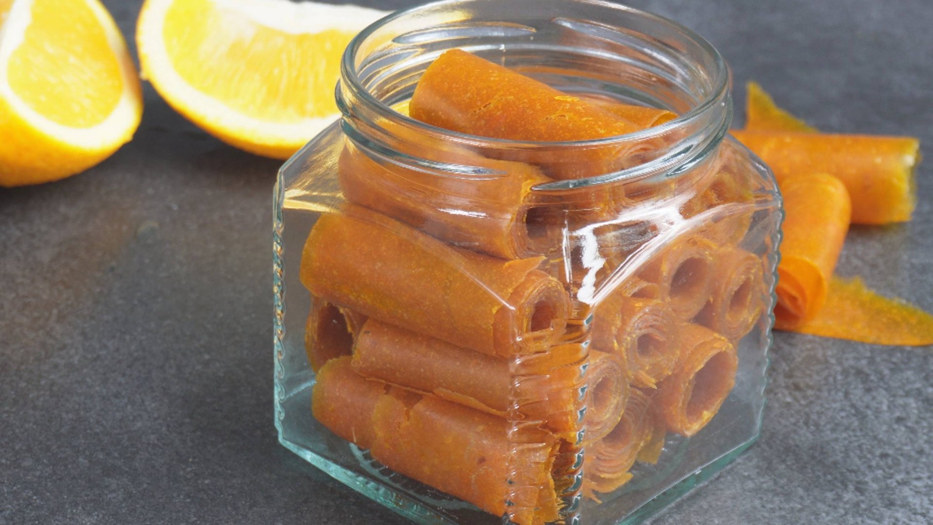 Так тыкву мы едим вместо конфет, настолько вкусно, что хочется еще и еще смотреть онлайн