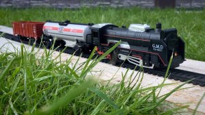 ПОЕЗДА для детей - Паровозик едет по жд на даче - Детский канал про поезда игрушки и жд