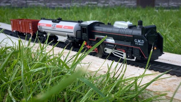 ПОЕЗДА для детей - Паровозик едет по жд на даче - Детский канал про поезда игрушки и жд