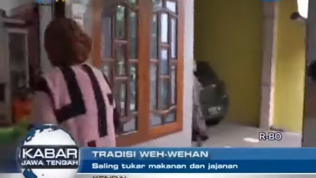 TRADISI WEH WEHAN, SALING TUKAR MAKANAN DAN JAJANAN смотреть онлайн