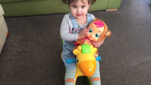 Scarlett Playing Cry Babies | I can ride my bike now смотреть онлайн