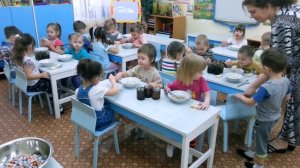 Обед в детском саду